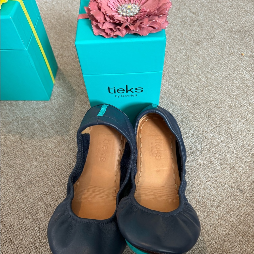 California navy Tieks
